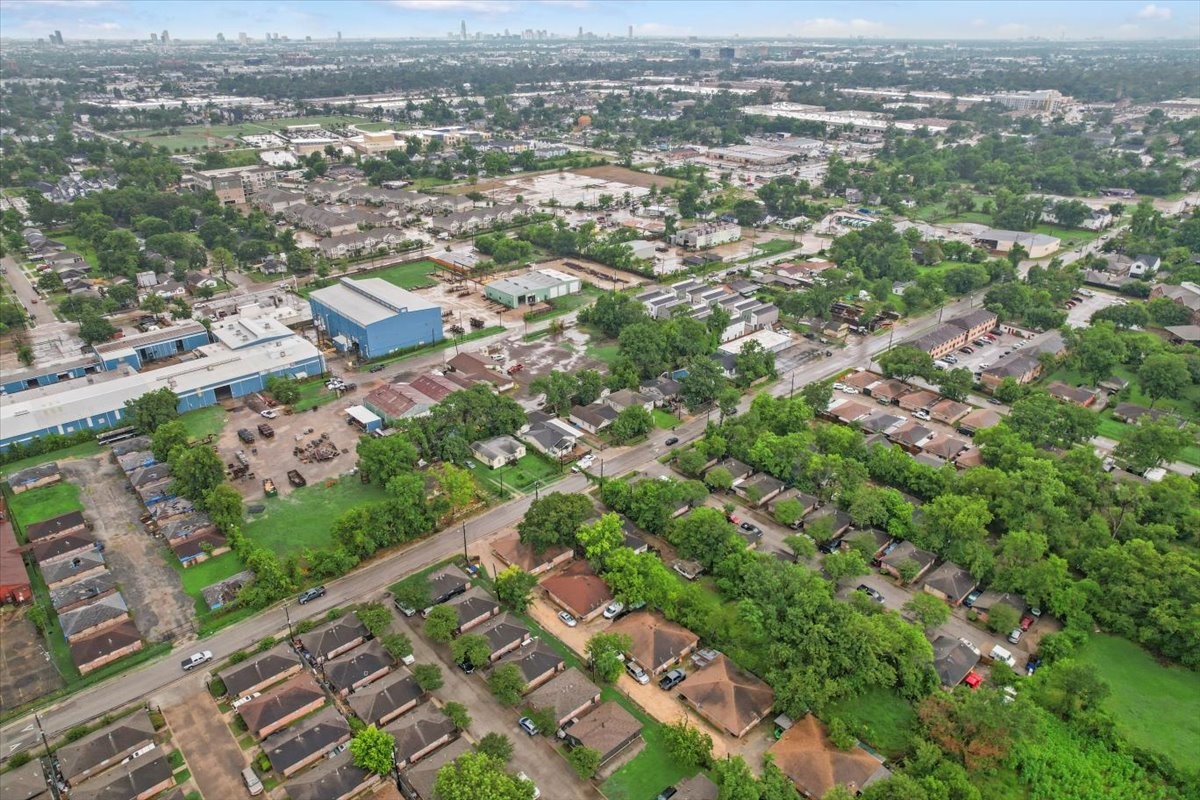 315 East Whitney Street Houston, TX 77022 - Photo 11 of 37 an aerial view of residential houses with outdoor space