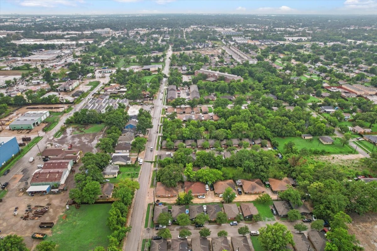 315 East Whitney Street Houston, TX 77022 - Photo 13 of 37 an aerial view of multiple house