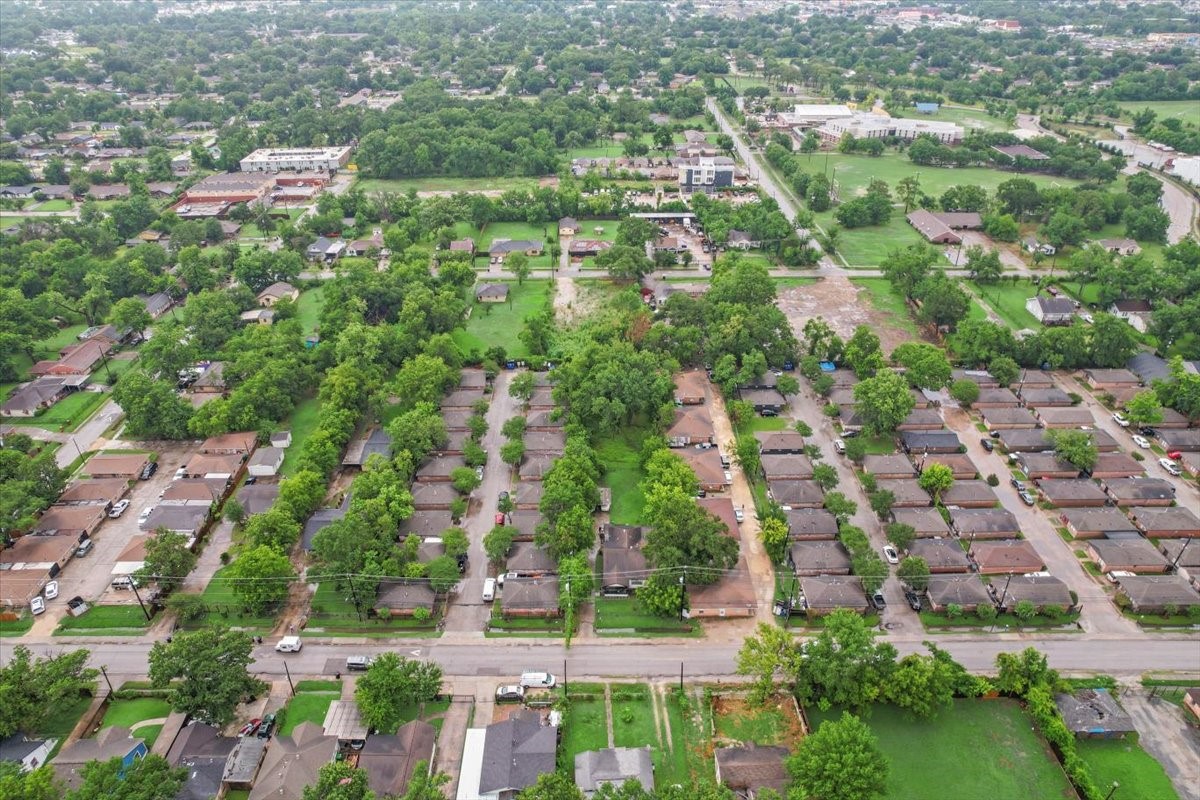 315 East Whitney Street Houston, TX 77022 - Photo 3 of 37 an aerial view of residential houses with city view