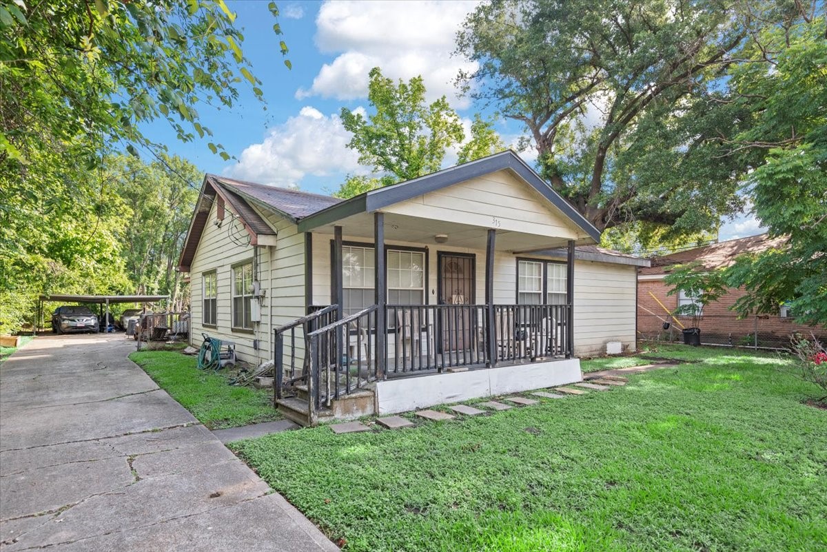 315 East Whitney Street Houston, TX 77022 - Photo 31 of 37 a front view of a house with a garden and yard