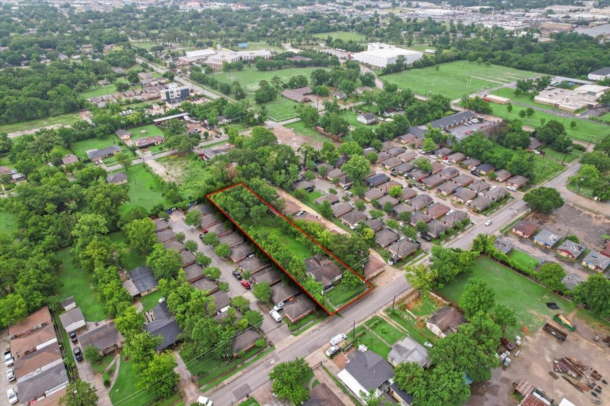 315 East Whitney Street Houston, TX 77022 - Photo 5 of 37 an aerial view of residential houses with outdoor space