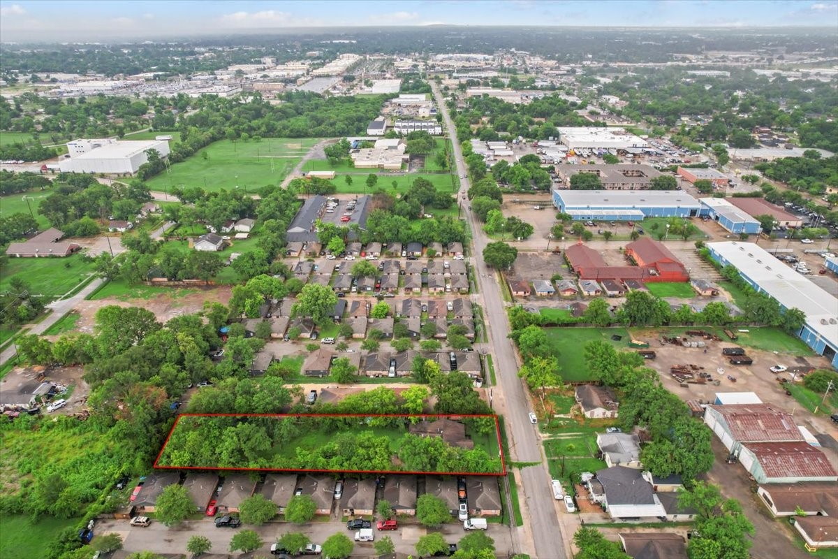 315 East Whitney Street Houston, TX 77022 - Photo 7 of 37 an aerial view of residential houses with outdoor space and street view