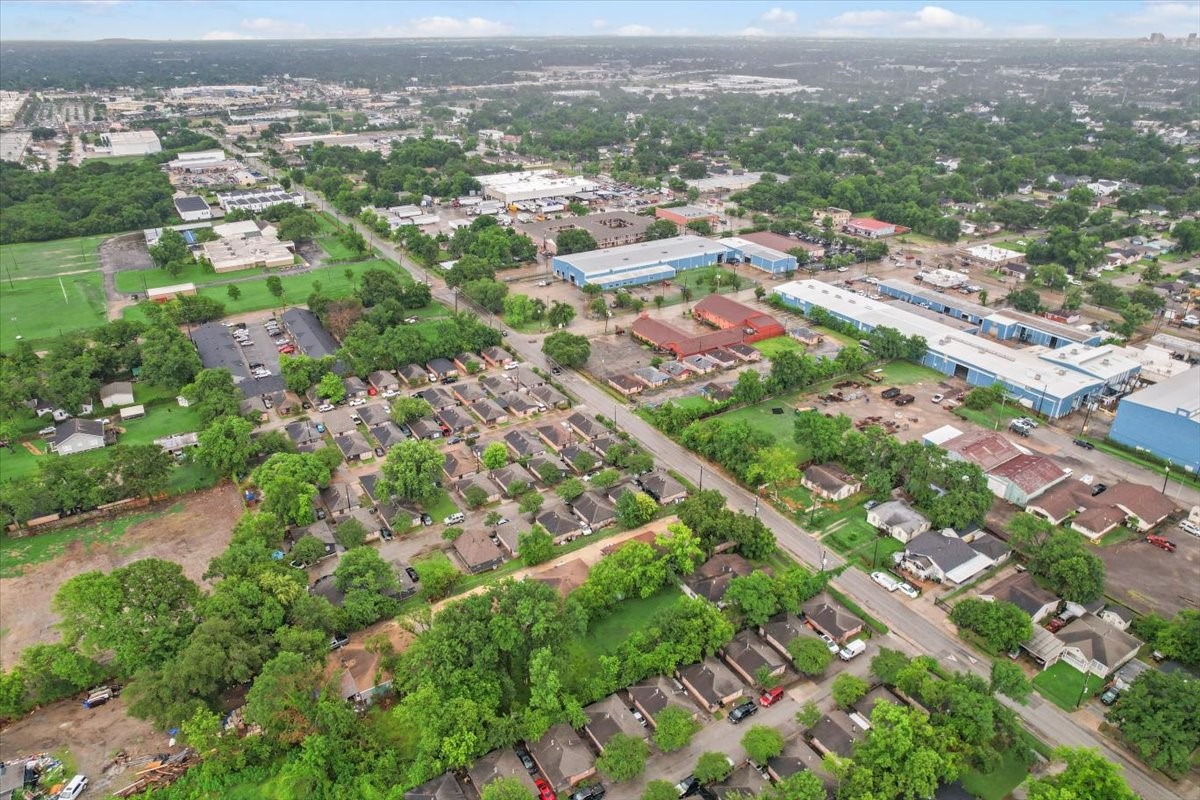 315 East Whitney Street Houston, TX 77022 - Photo 8 of 37 an aerial view of multiple house