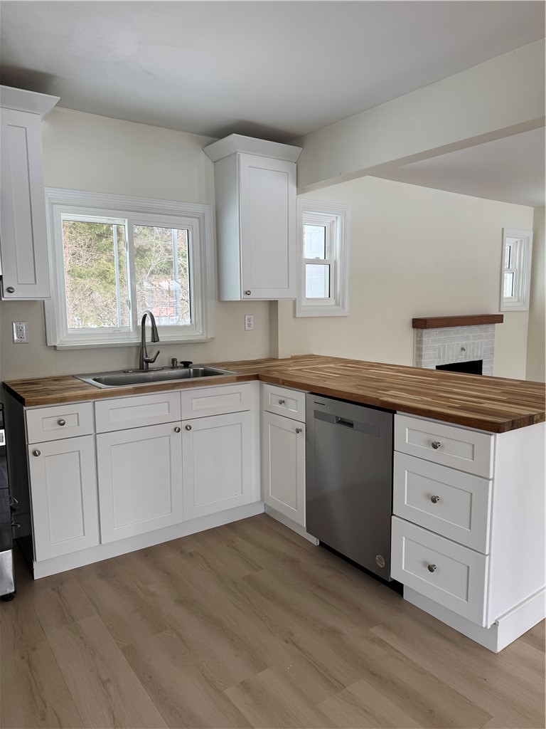 8 Finucane Road Henrietta, NY 14623 - Photo 6 of 30 Kitchen and breakfast bar