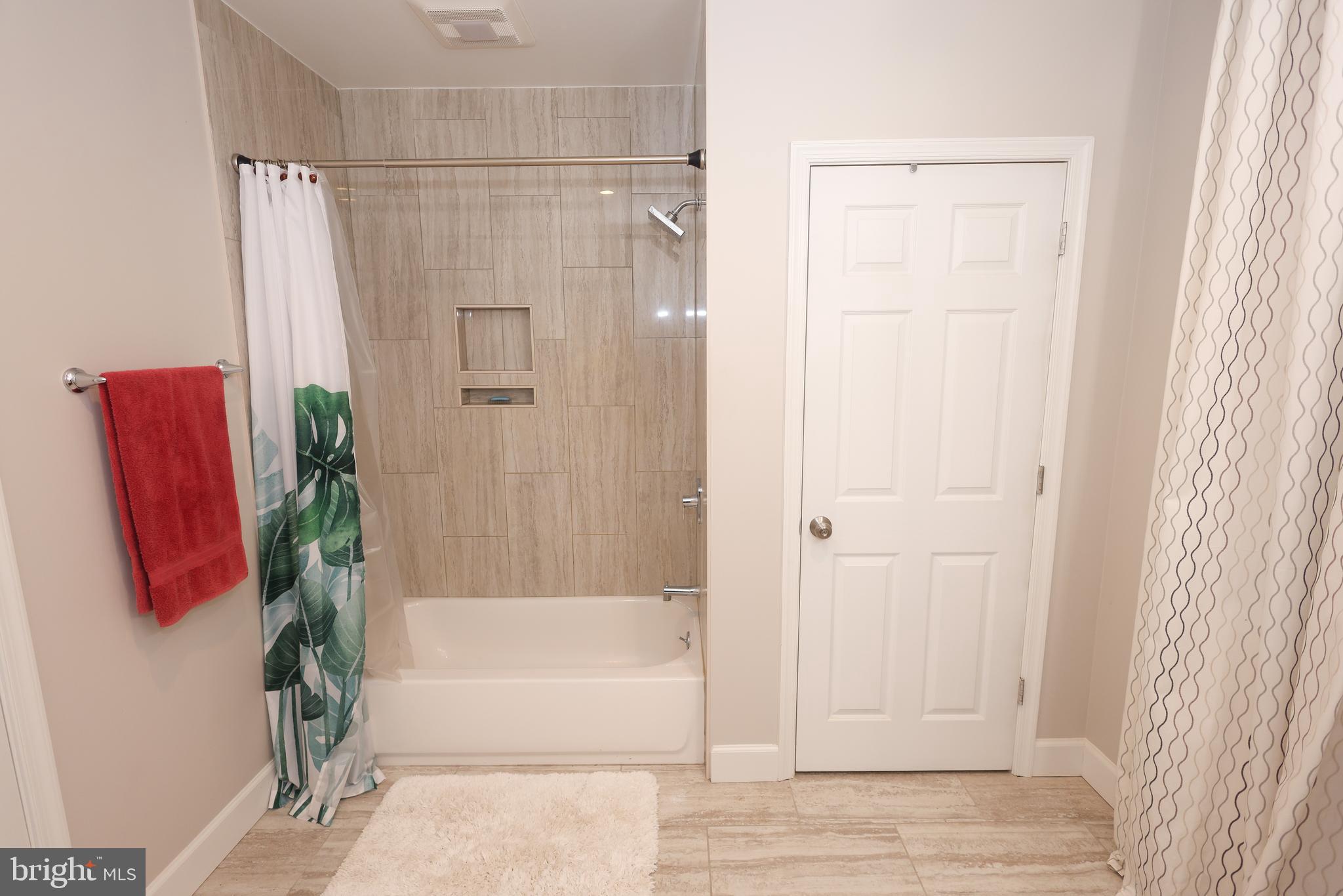 16600 Bald Eagle School Road Brandywine, MD 20613 - Photo 11 of 29 a bathroom with a bathtub and a shower