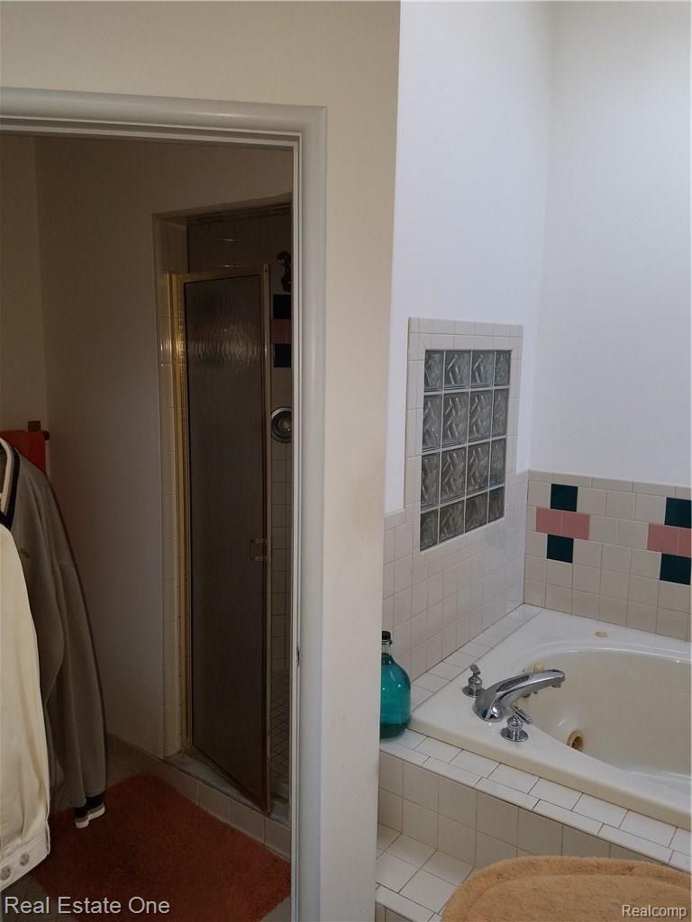 798 Hemingway Road Lake Orion, MI 48362 - Photo 16 of 37 20170102_121506.jpg