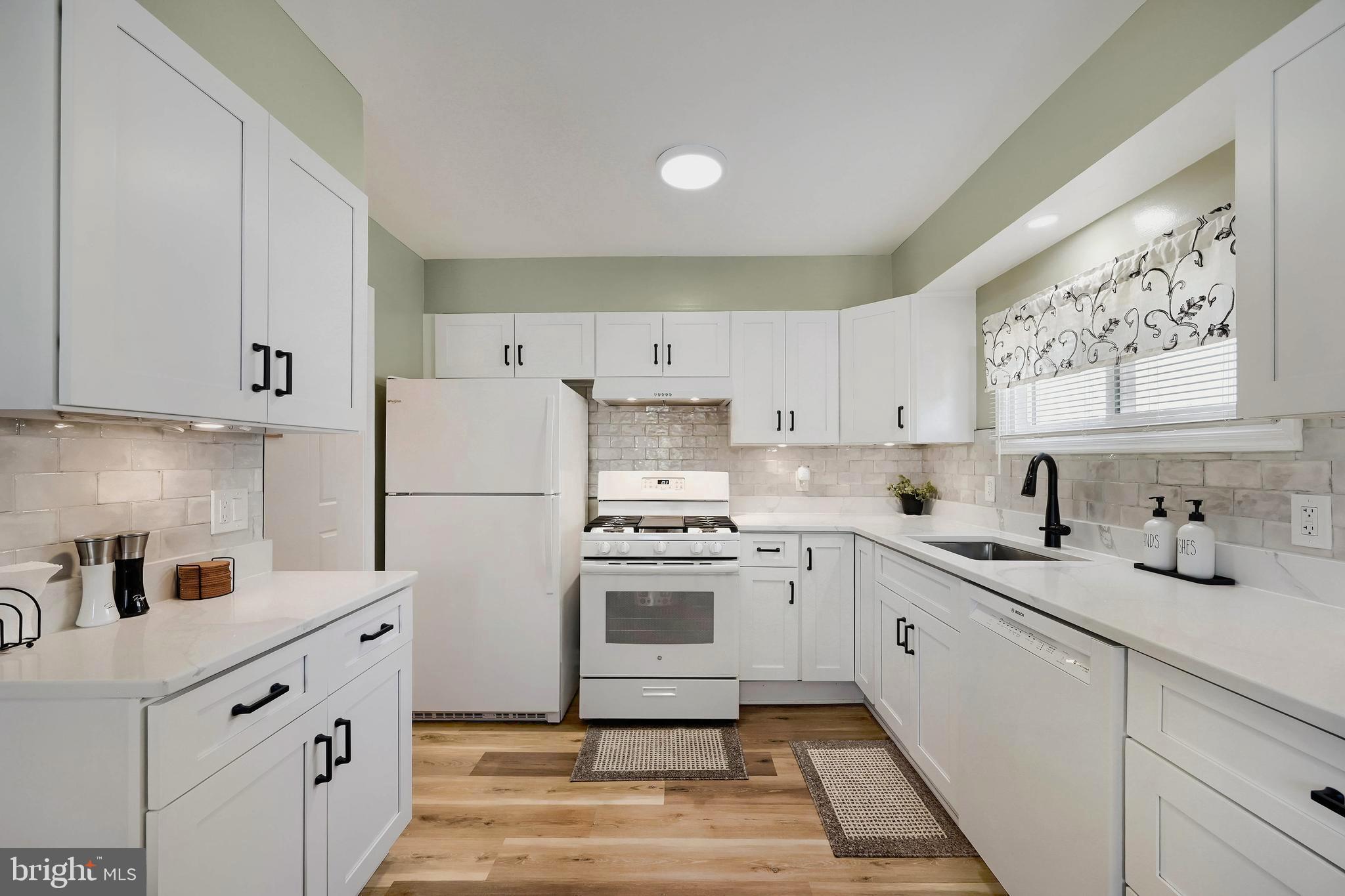 8103 Murray Point Road Baltimore, MD 21222 - Photo 11 of 31