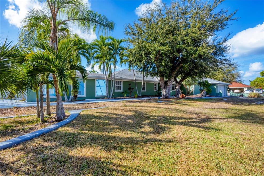 2540 Carmine Road Venice, FL 34293 - Photo 3 of 36