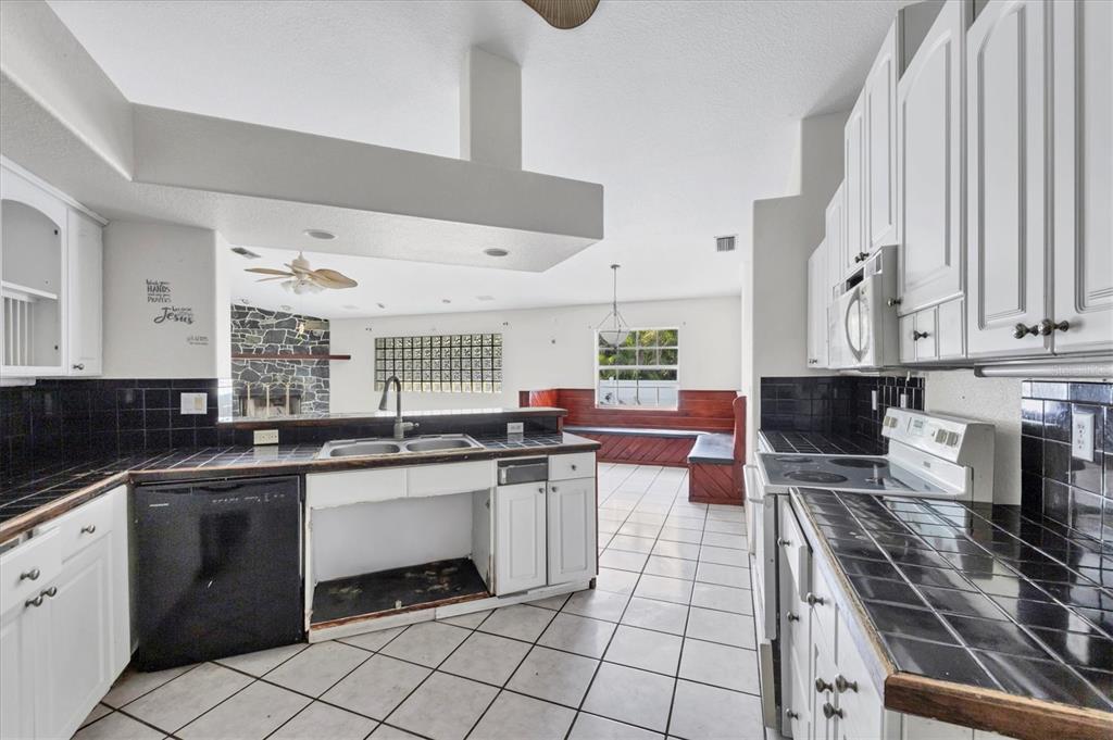 2540 Carmine Road Venice, FL 34293 - Photo 9 of 36