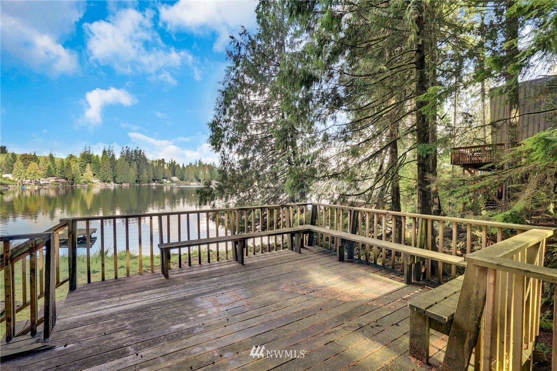 2430 South Lake Roesiger Road Snohomish, WA 98290 - Photo 10 of 12 a view of balcony with wooden floor and fence