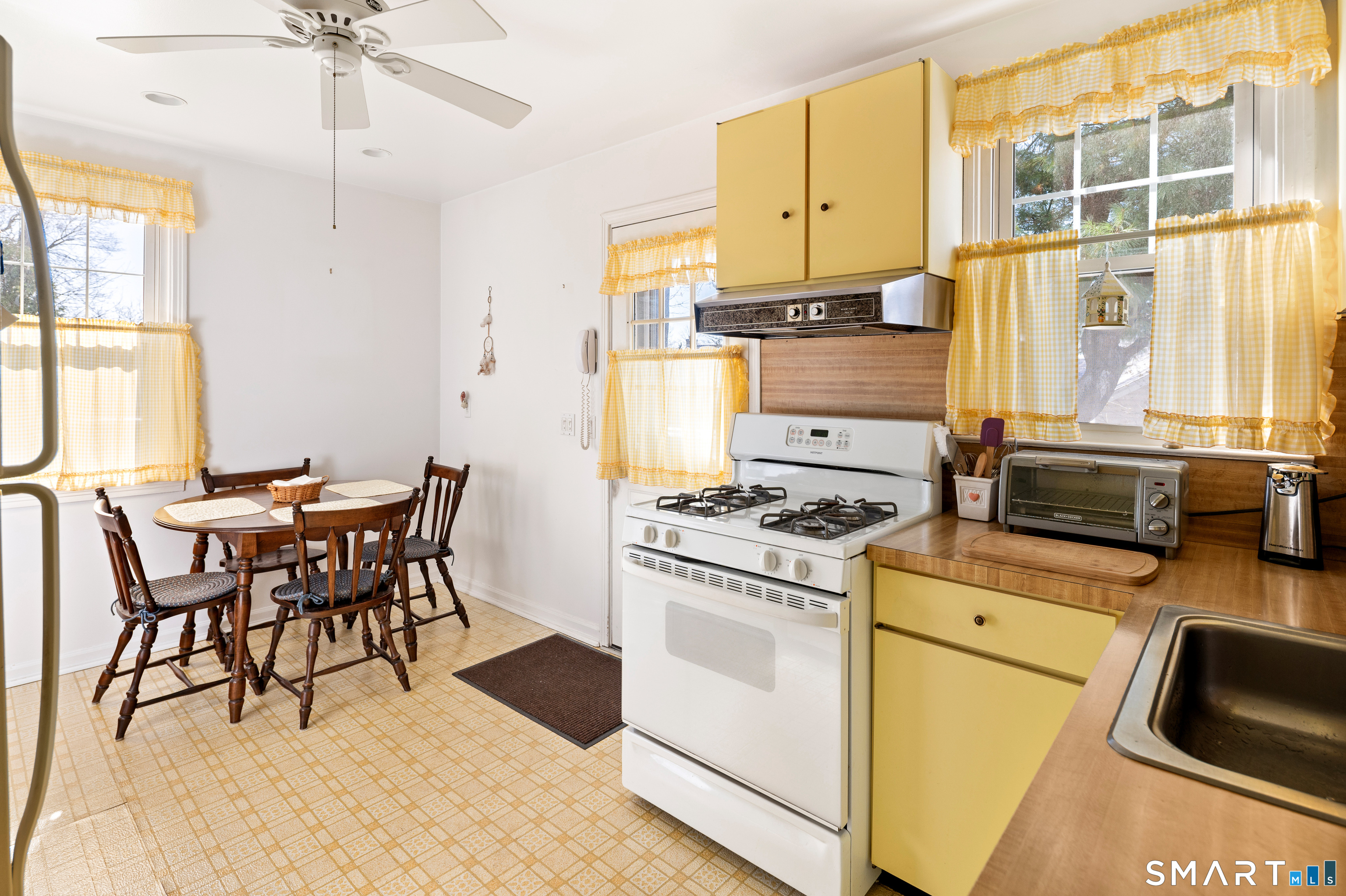 453 Sylvan Knoll Road Stamford, CT 06902 - Photo 6 of 27