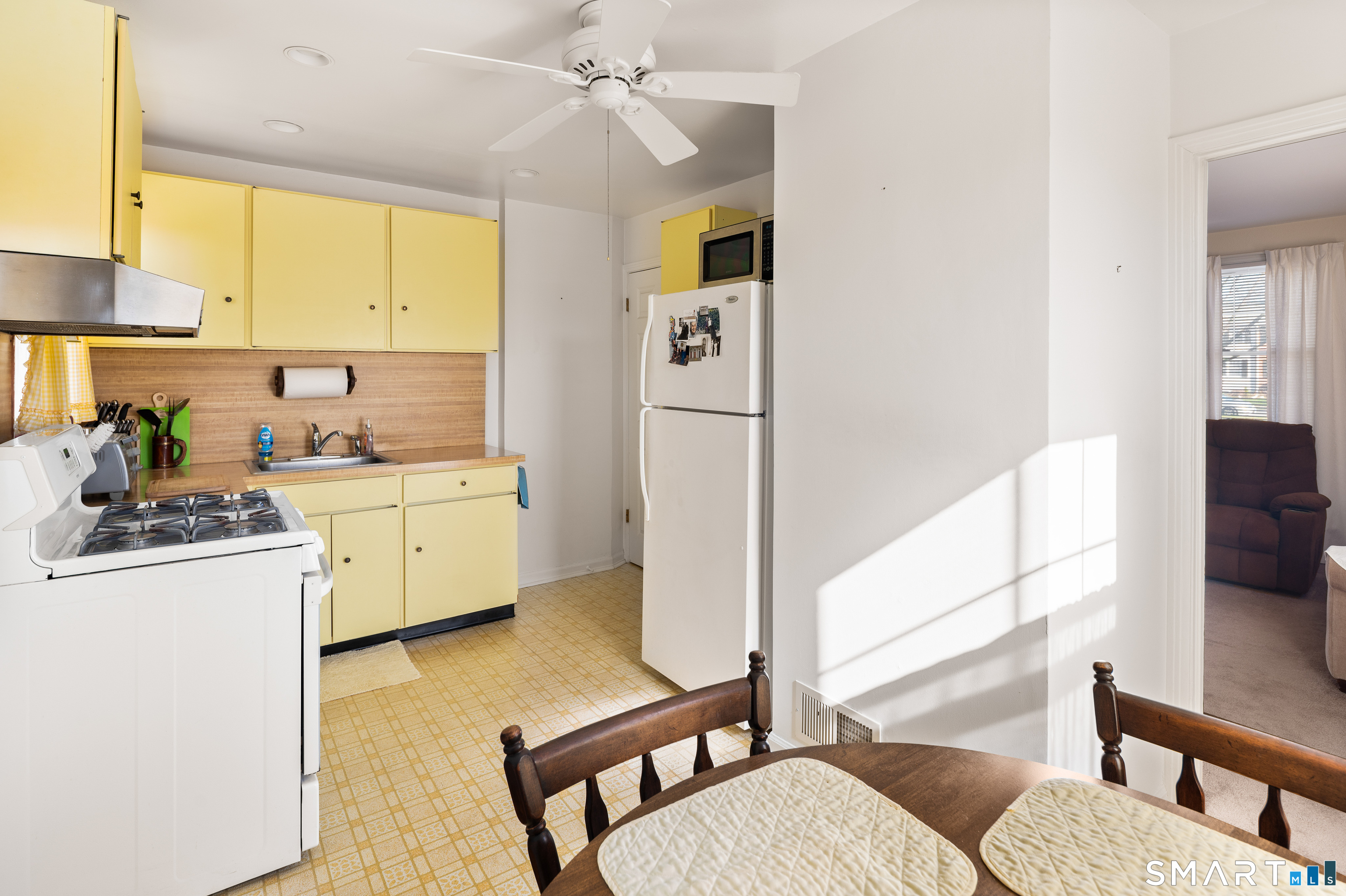 453 Sylvan Knoll Road Stamford, CT 06902 - Photo 8 of 27