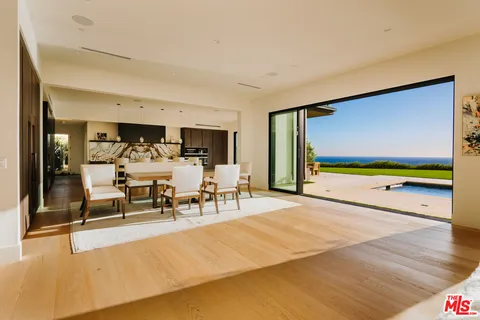 $11,000,000 | 5811 Murphy Way, Malibu, CA 90265