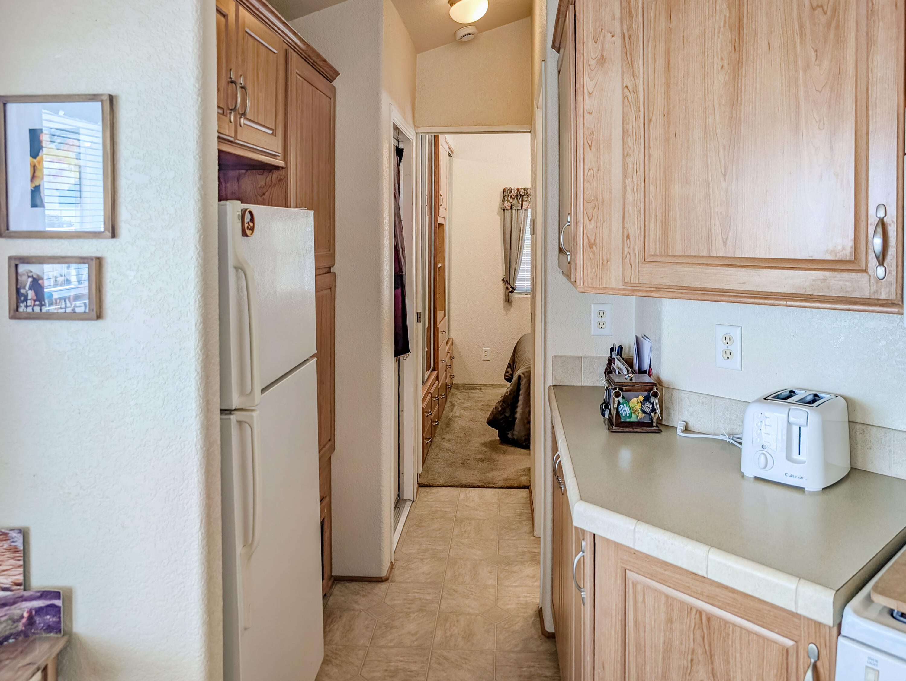 70200 Dillon Road, Unit 669 Desert Hot Springs, CA 92241 - Photo 13 of 24 Hallway