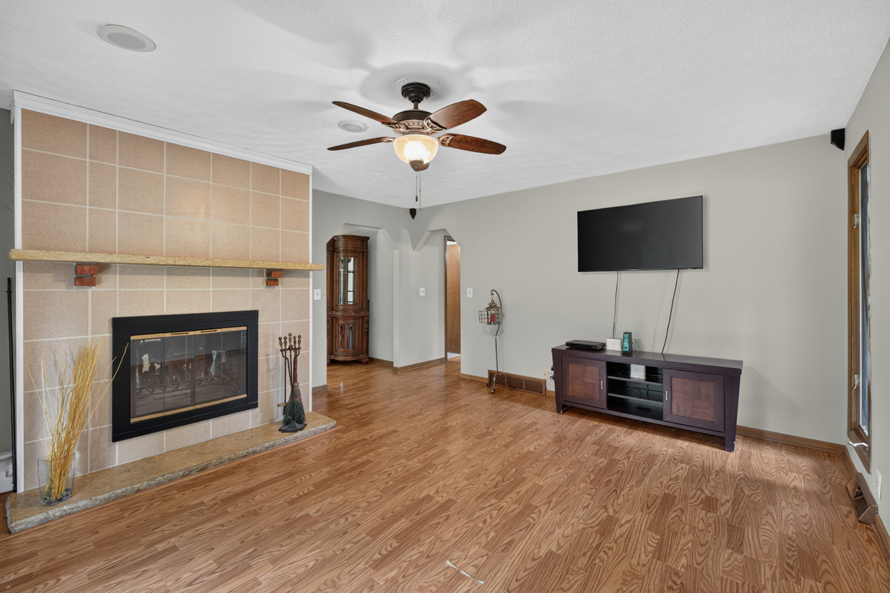 14309 K K B Road Capron, IL 61012 - Photo 8 of 50 Gallery Image 8