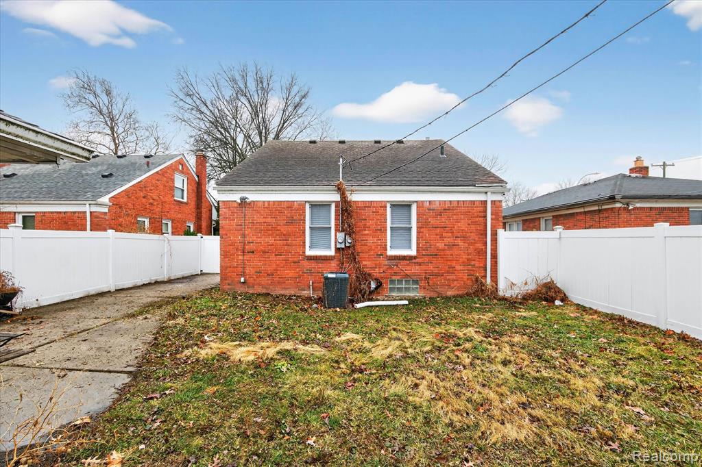 21211 Newcastle Road Harper Woods, MI 48225 - Photo 35 of 39 Gallery Image 35