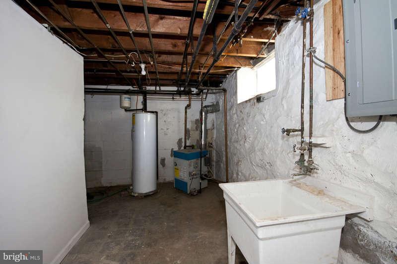 1505 Northgate Road Baltimore, MD 21218 - Photo 20 of 24 a utility room with a washer and dryer