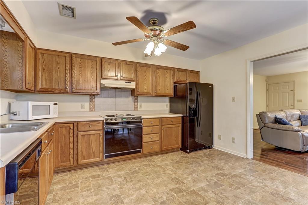 8306 Deep Valley Road Summerfield, NC 27358 - Photo 8 of 28 Gallery Image 8