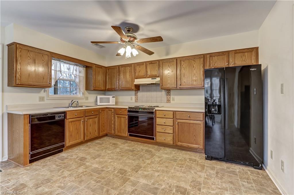 8306 Deep Valley Road Summerfield, NC 27358 - Photo 9 of 28 Gallery Image 9