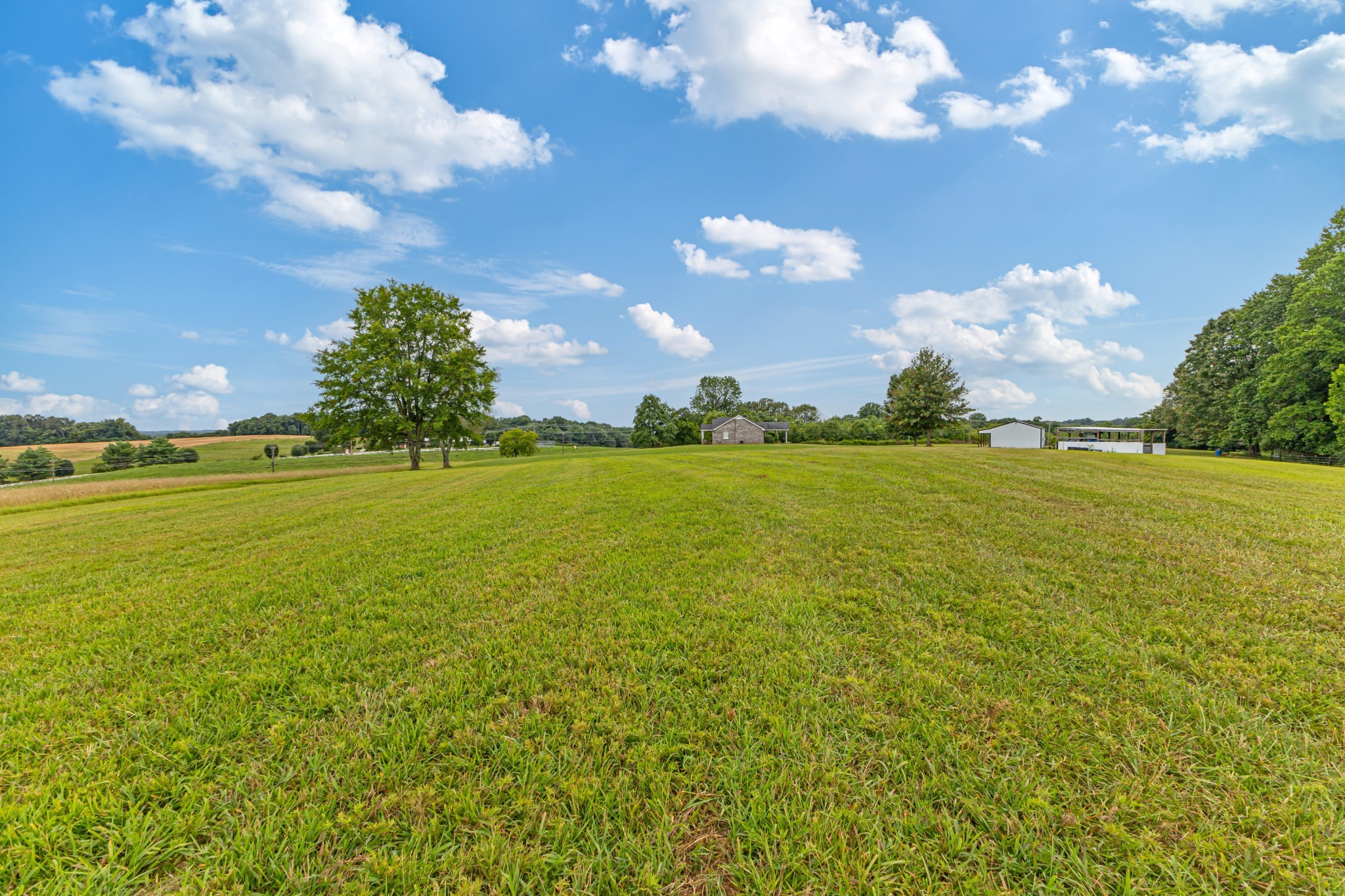 6150 Highway 41 A Pleasant View, TN 37146 - Photo 13 of 34 a view of an ocean and a building