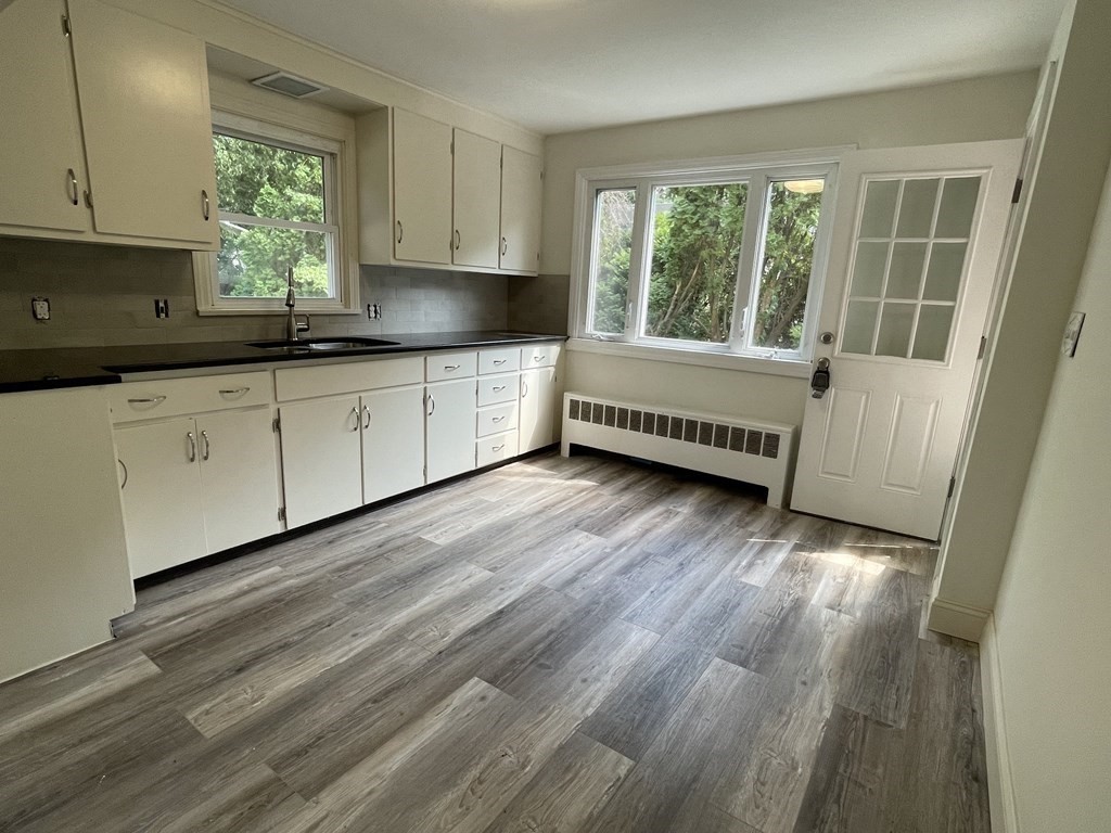 47 Granger Street Springfield, MA 01119 - Photo 4 of 19