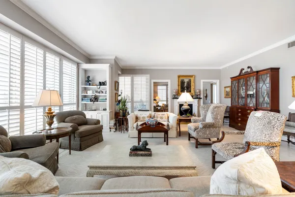 $1,199,000 | 1100 Uptown Park Boulevard, Unit 23, Houston, TX 77056