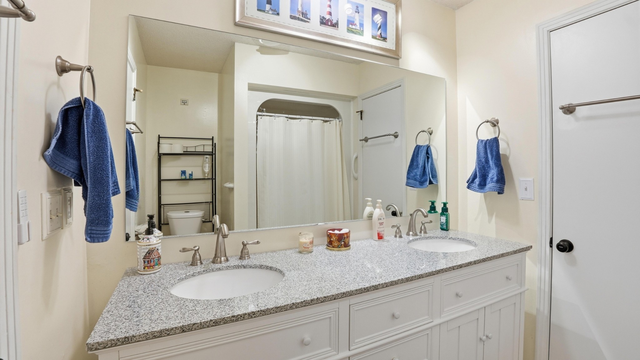 509 12 Oaks Road Tullahoma, TN 37388 - Photo 20 of 60 a bathroom with a granite countertop double vanity sink and a mirror