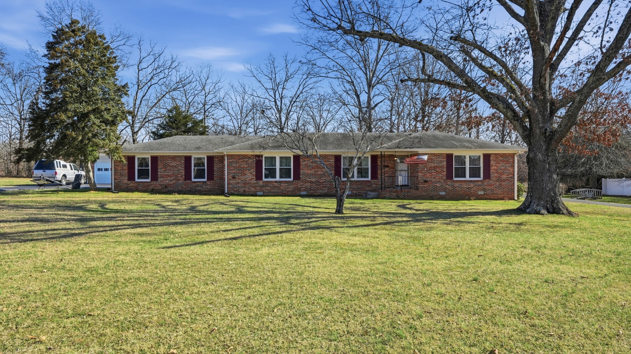 509 12 Oaks Road Tullahoma, TN 37388 - Photo 3 of 60 a view of a house with a swimming pool