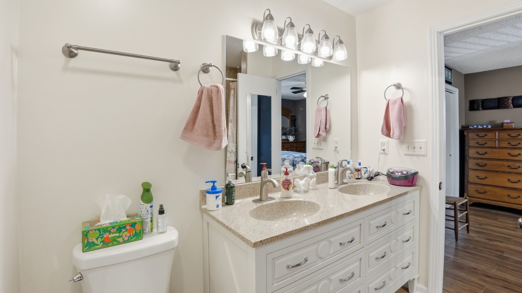 509 12 Oaks Road Tullahoma, TN 37388 - Photo 32 of 60 a bathroom with a sink vanity granite and a mirror