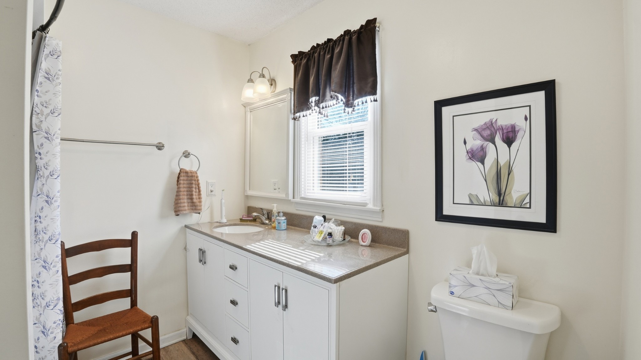 509 12 Oaks Road Tullahoma, TN 37388 - Photo 36 of 60 a bathroom with a sink and a mirror
