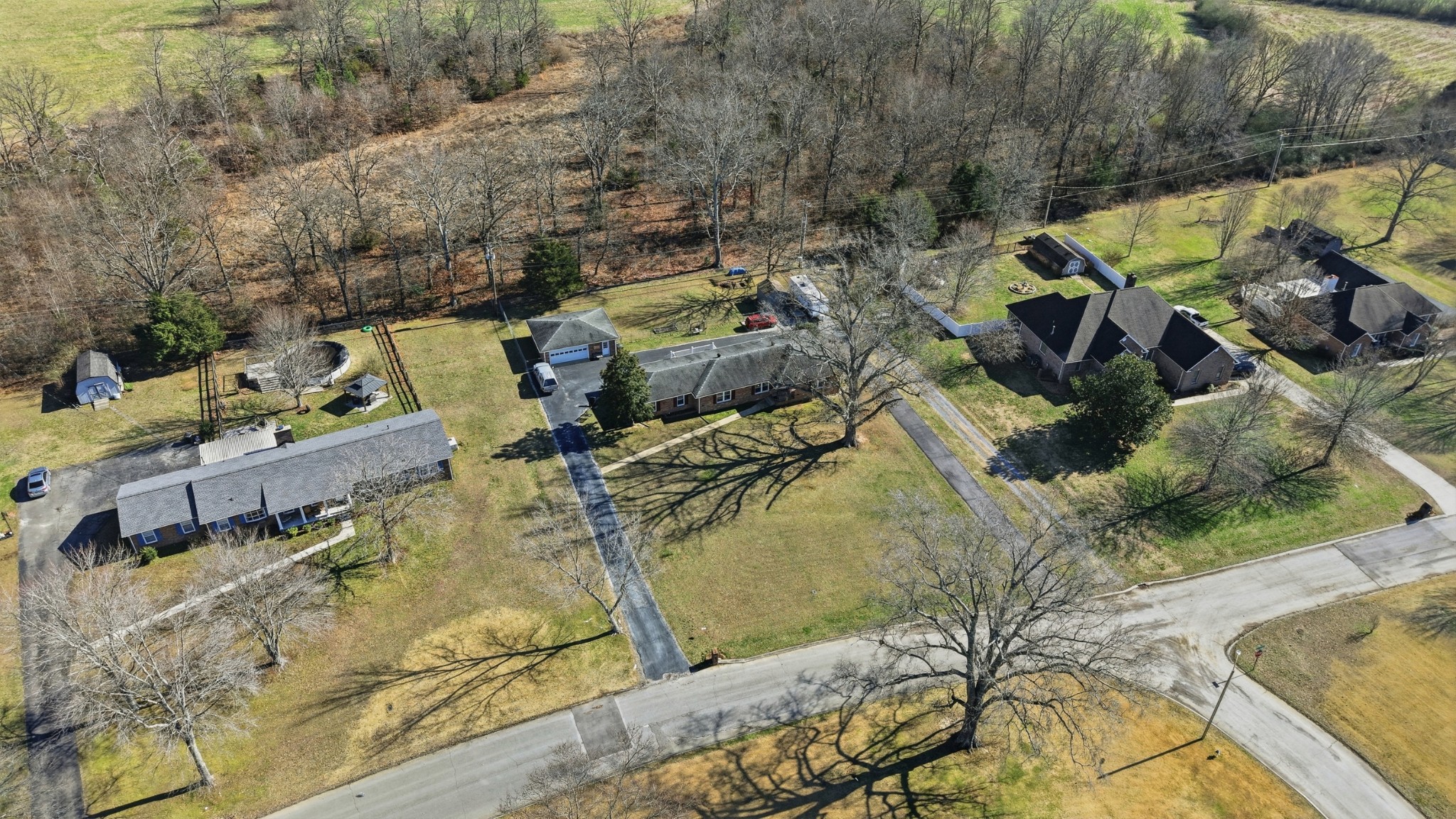 509 12 Oaks Road Tullahoma, TN 37388 - Photo 55 of 60 a view of yard with a table and chairs