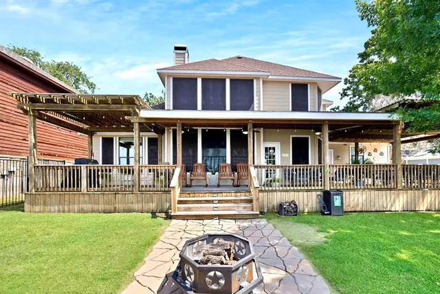 $729,999 | 110 Jeffrey Circle, Gun Barrel City, TX 75156