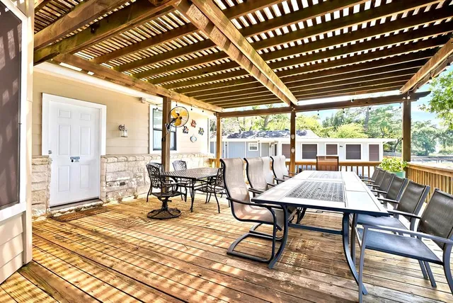 $729,999 | 110 Jeffrey Circle, Gun Barrel City, TX 75156