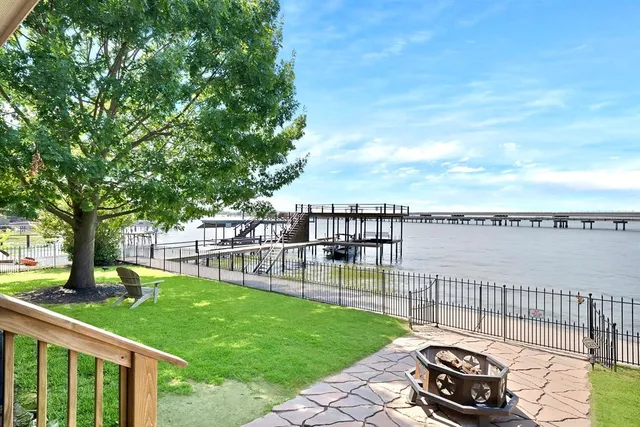 $729,999 | 110 Jeffrey Circle, Gun Barrel City, TX 75156