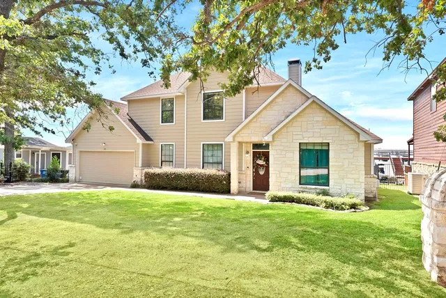 $729,999 | 110 Jeffrey Circle, Gun Barrel City, TX 75156