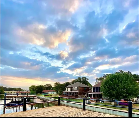 $729,999 | 110 Jeffrey Circle, Gun Barrel City, TX 75156