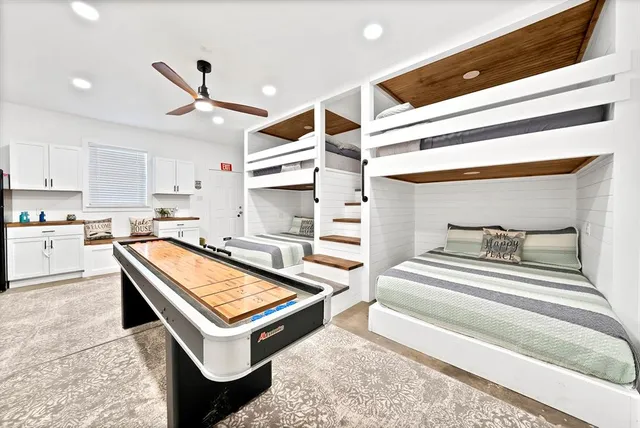 $729,999 | 110 Jeffrey Circle, Gun Barrel City, TX 75156