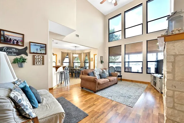 $729,999 | 110 Jeffrey Circle, Gun Barrel City, TX 75156