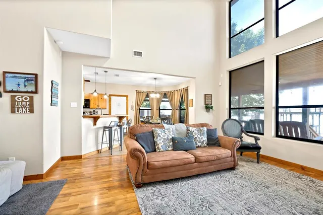 $729,999 | 110 Jeffrey Circle, Gun Barrel City, TX 75156