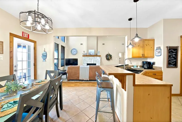 $729,999 | 110 Jeffrey Circle, Gun Barrel City, TX 75156