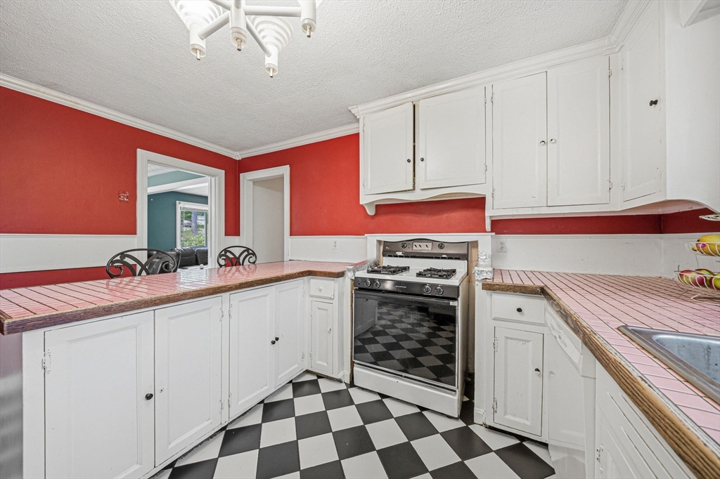 146 Acton Road Chelmsford, MA 01824 - Photo 10 of 42