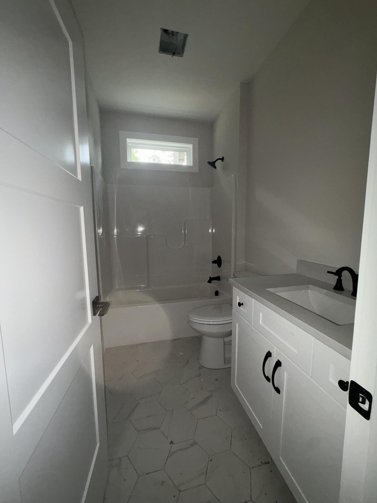 7648 Noah Reid Road Chattanooga, TN 37416 - Photo 12 of 15 Bathroom