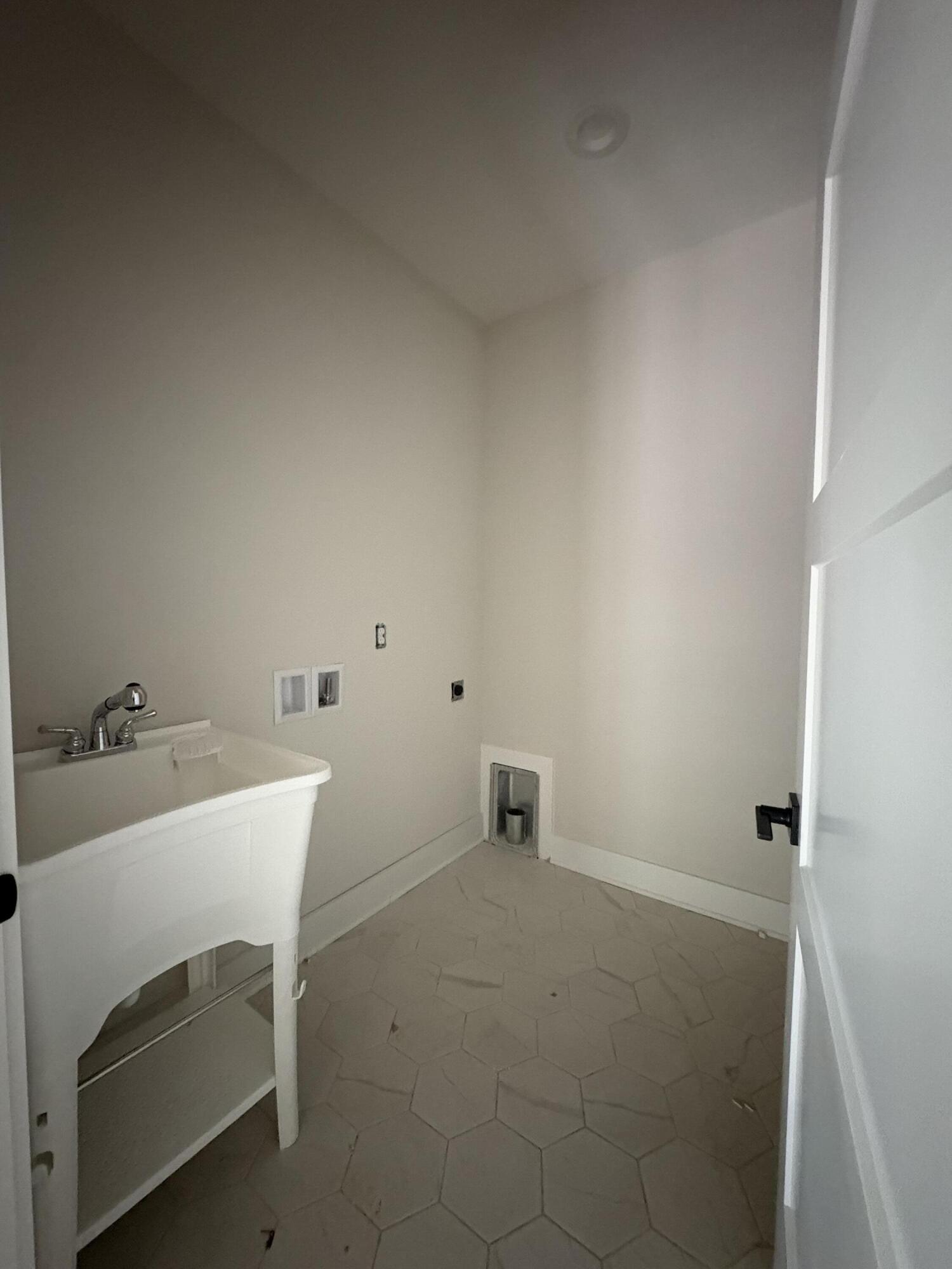 7648 Noah Reid Road Chattanooga, TN 37416 - Photo 13 of 15 Laundry Room