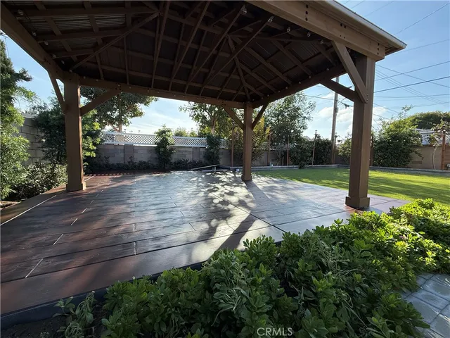 a view of a back yard of the house