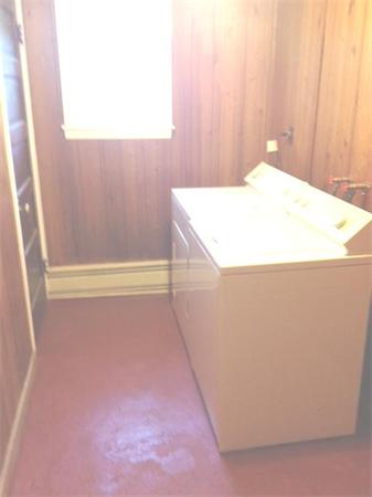 420 Parker Street Springfield, MA 01129 - Photo 6 of 16 a room with a window