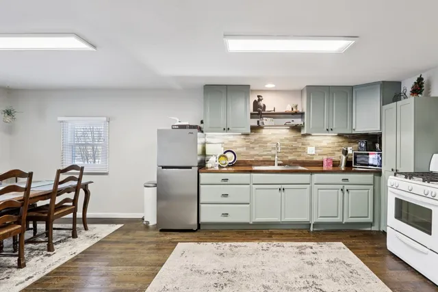 $425,000 | 11471 West Leland Avenue, Beach Park, IL 60099