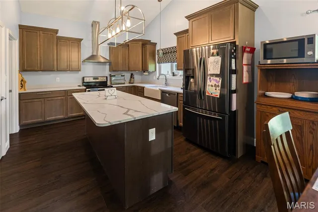 $389,000 | 972 Half Moon Lane, Caseyville, IL 62232