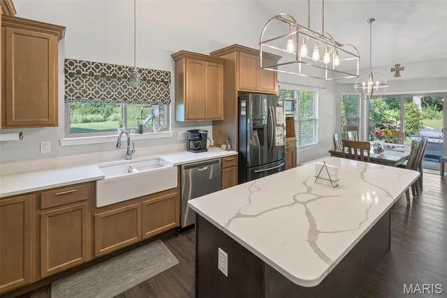 $389,000 | 972 Half Moon Lane, Caseyville, IL 62232