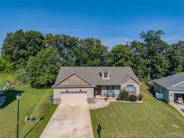 $389,000 | 972 Half Moon Lane, Caseyville, IL 62232
