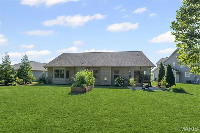 $389,000 | 972 Half Moon Lane, Caseyville, IL 62232
